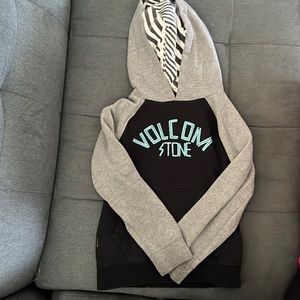 Gently used boys Volcom sweatshirt size Medium/5